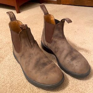 Blundstone’s 585w size 5.5 (US 8.5, EU 38.5), Rustic Brown Color